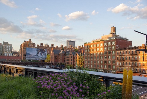 Video: Rise Above At The High Line Walk In New York City