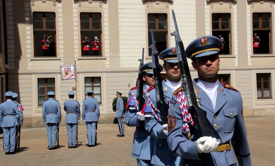 Video: Prague Castle Changing Of The Guard 2013 At Noon