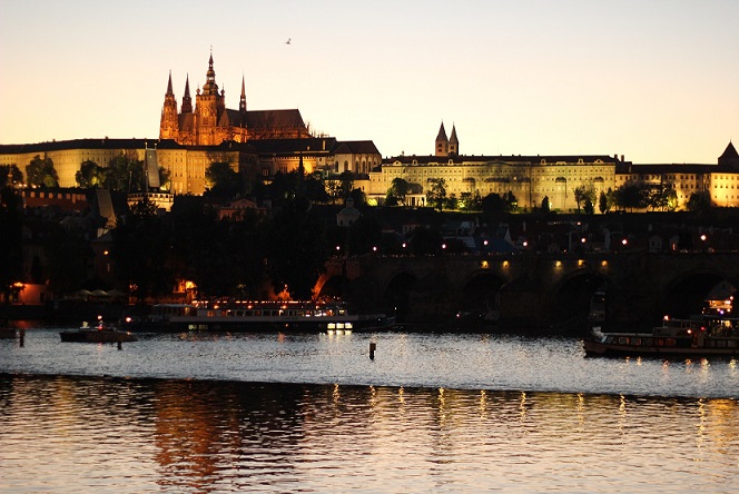 Video: Tour Of Prague Castle Prazsky Hrad