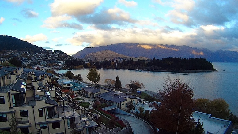 Video: TIME LAPSE Sunset in Queenstown New Zealand