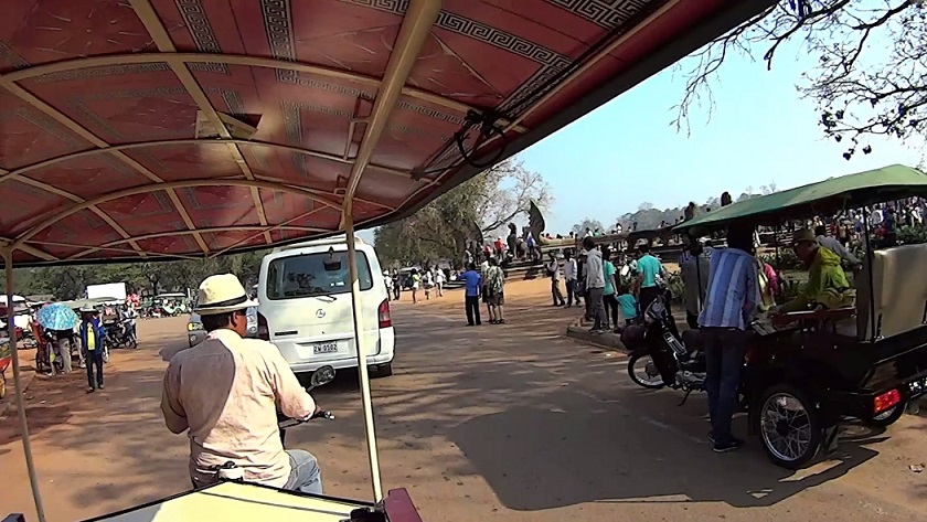Video: Snippets Tuk Tuk Siem Reap (Str.Jean Commaille) to Angkor Wat
