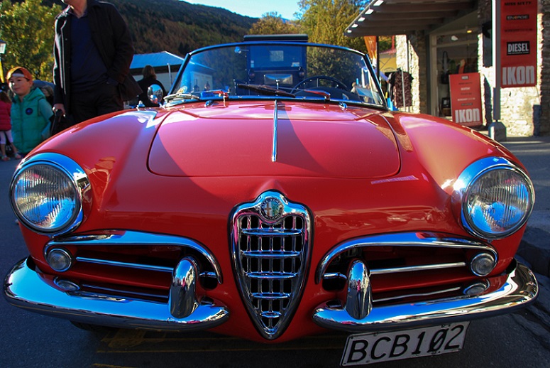 Video: Arrowtown Autumn Festival 2014 Display of Vintage Cars