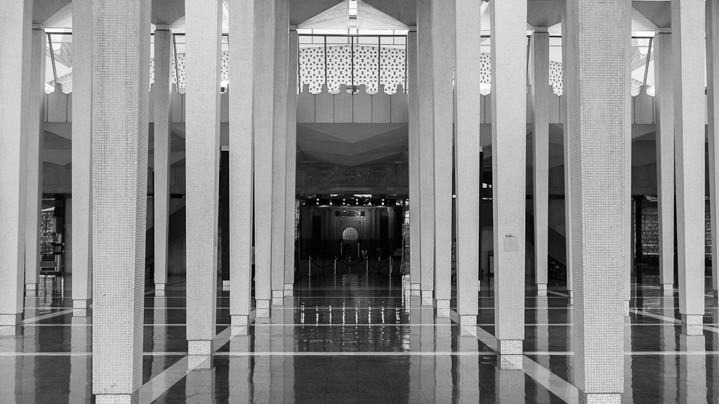 Video: Visit to the National Mosque (Masjid Negara) in Kuala Lumpur
