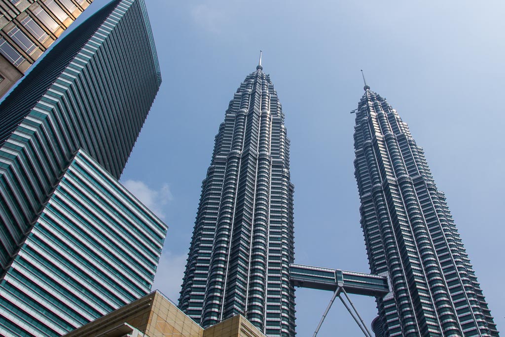 Video: The Petronas Twin Towers & Gardens in Kuala Lumpur Malaysia