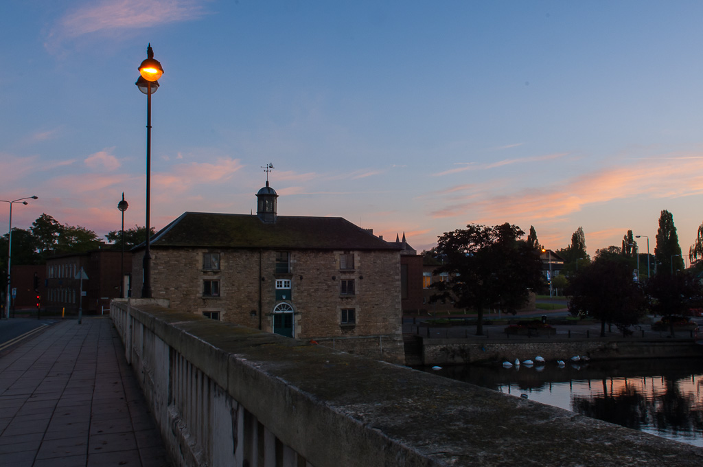 Photo Of The Week – Sunrise at the Town Bridge along River Nene in Peterborough in England