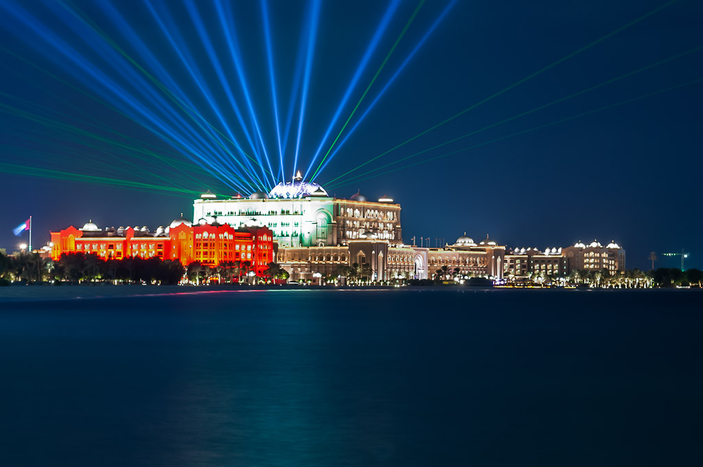 Photo Of The Week – The Emirates Palace in Abu Dhabi at Night during the UAE National Day