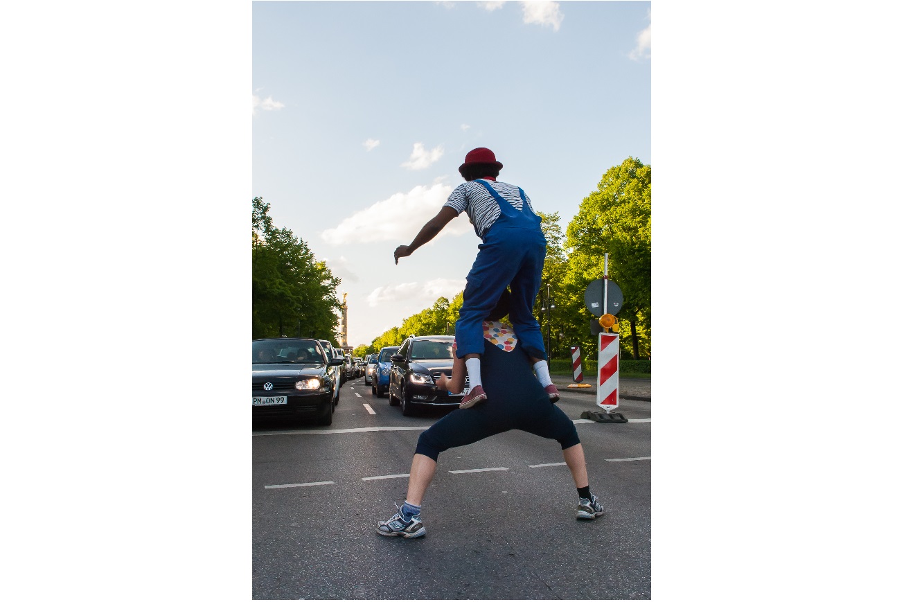 Photo Of The Week – Street artists at a traffic light in Berlin in Germany