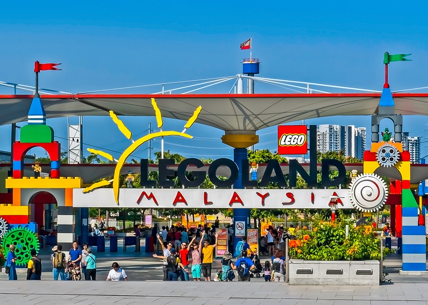 Video: Visit Legoland Malaysia Theme Park and Water Park Johor Malaysia